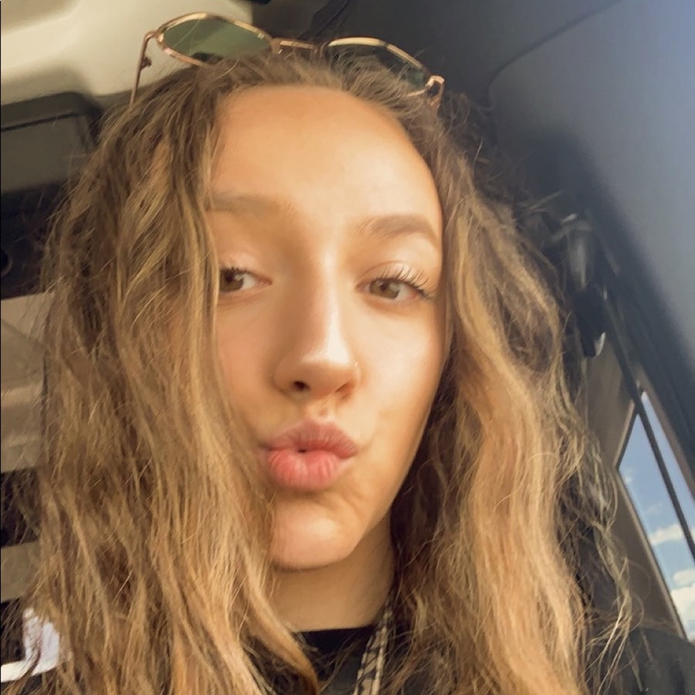 Meet your Posher, Hayley